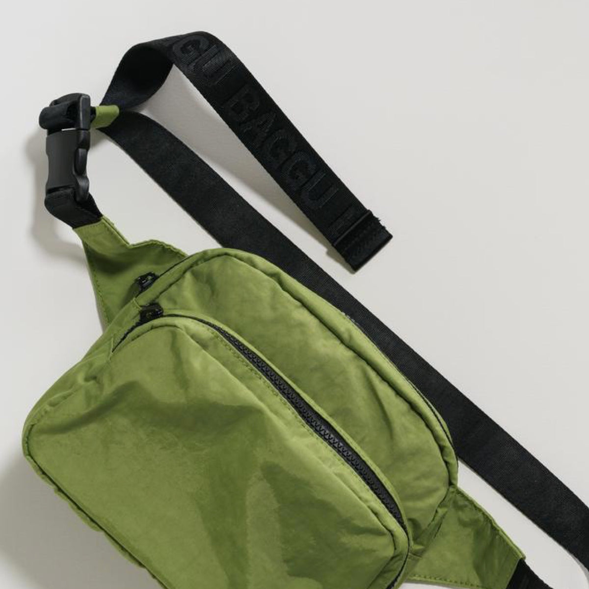 FLEECE BUM BAG WITH APPLE MOTIF in green